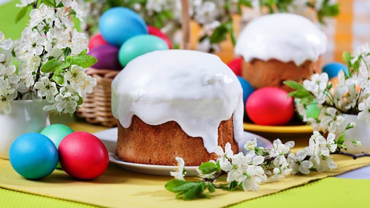 Открытка пасхальные куличи в цветах яблони  пасха  Happy Easter 